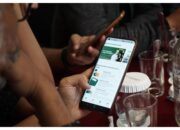 Ketika Dunia Terlalu Cepat, Membaca Pelan Kian Hilang