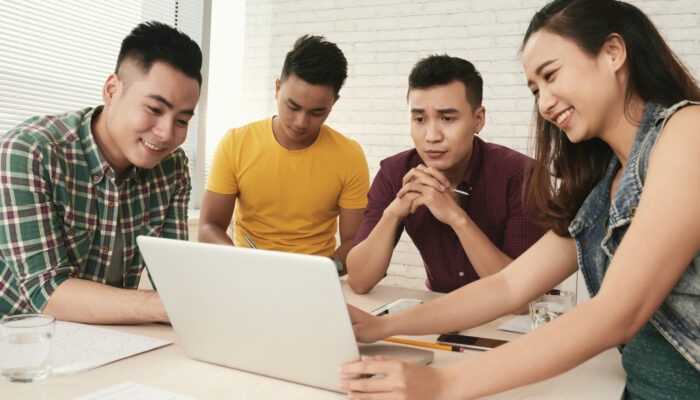 Mengatur Waktu Antara Kuliah dan Kerja Part-Time: Tantangan Baru Mahasiswa di Era Modern