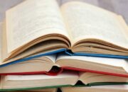 Gerakan Kembali ke Buku Fisik di Tengah Kelelahan Digital