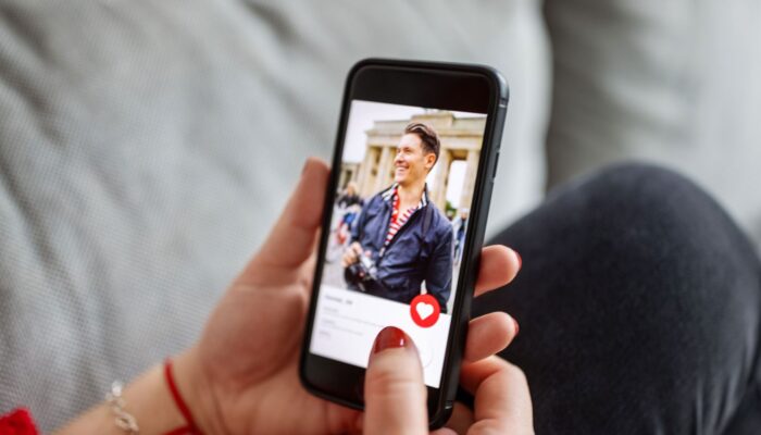 Dating App Era: Cinta di Zaman Swipe