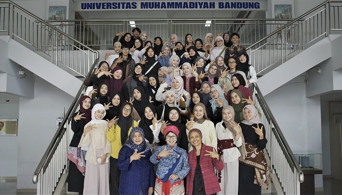 Kuliah Umum Prodi KTF UM Bandung Bahas Kunci Sukses Mahasiswa Jadi Creativepreneur di Era Digital