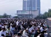 Pagi Kemenangan yang Menggetarkan, Ribuan Hati Bersatu di Idul Fitri UM Bandung