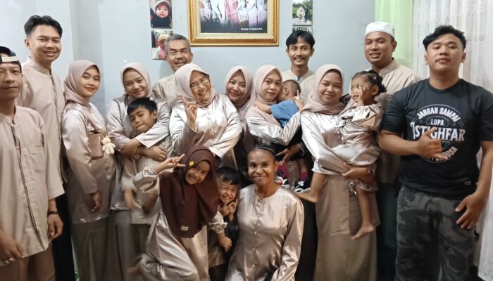 Mahasiswa Non-Muslim UM Bandung Ini Ikut Rayakan Idul Fitri Bersama Keluarga Muslim