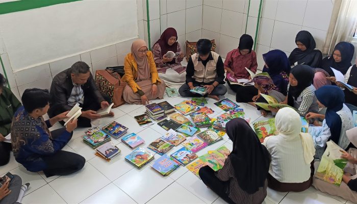 Remaja Kampung Talun Belajar Kepemimpinan, Akhlak, hingga AI Bersama UM Bandung