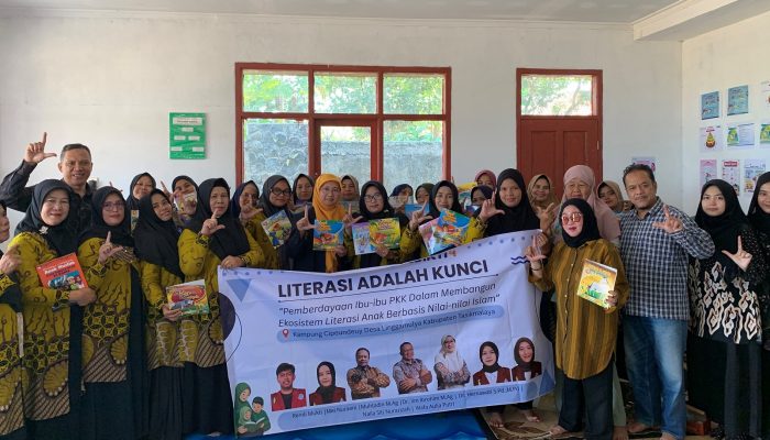 UM Bandung Hadirkan Pojok Literasi Islami, Ibu-Ibu PKK Cipeundeuy Jadi Penggerak Perubahan