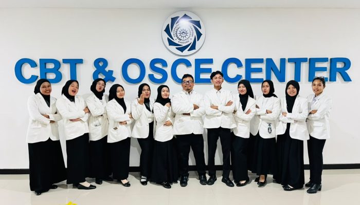 Cetak Sejarah Baru, Mahasiswa Apoteker Angkatan Pertama UM Bandung Lulus Seratus Persen Ukomnas PDPA