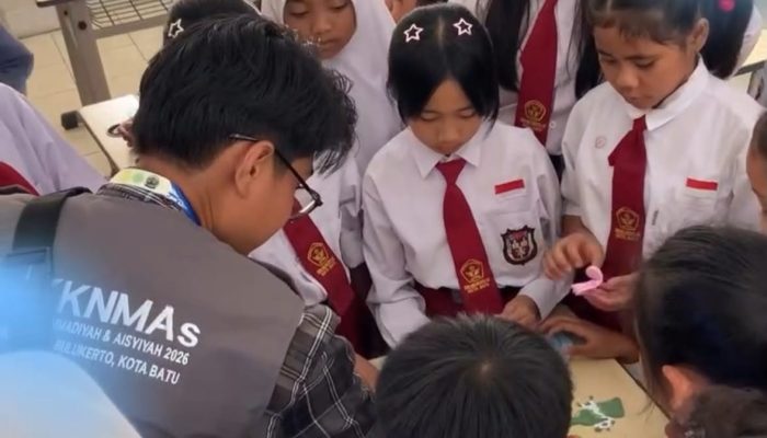 Belajar Sambil Bermain, KKN MAS Ajarkan Anak SD Jaga Kebersihan dan Bijak Pakai Gadget