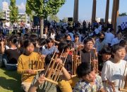Pelajar Jepang Mainkan Angklung Indonesia dalam Penyambutan Obor Asian Para Games